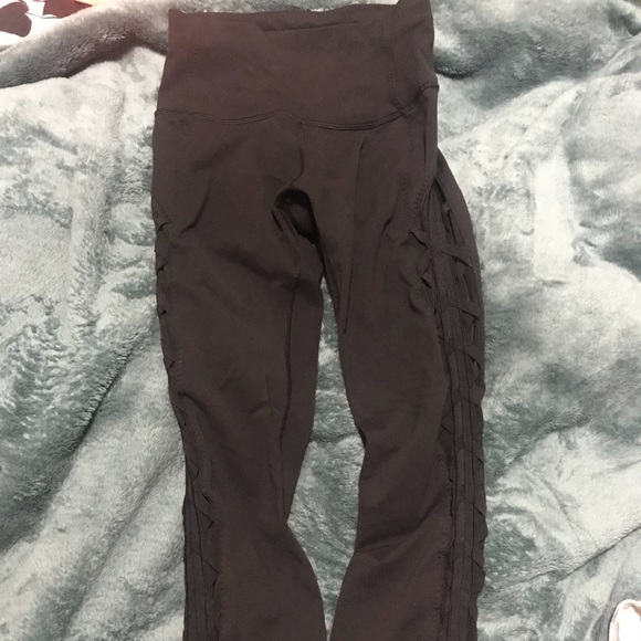 RARE Lululemon Essential Rhythm Pant- Black - Picture 2 of 6